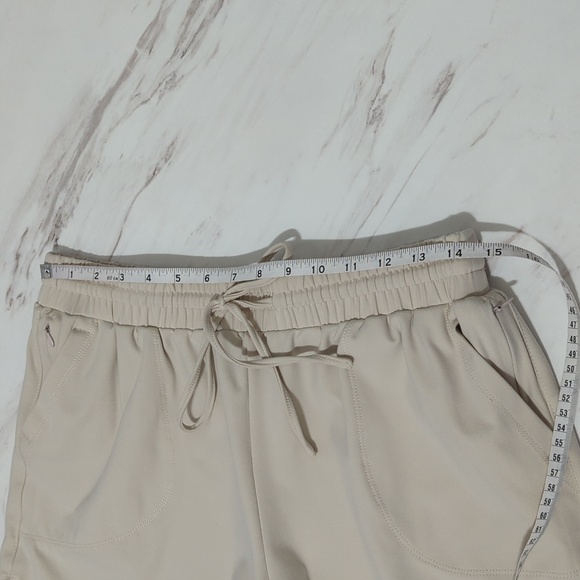 Cynthia Rowley Cream Shorts Size Medium - Picture 12 of 14